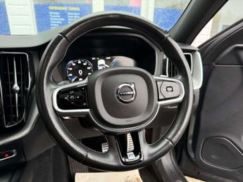 VOLVO XC60 2.0h T8 Twin Engine 10.4kWh R-Design SUV 5dr Petrol Plug-in Hybr