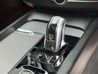 VOLVO XC60 2.0h T8 Twin Engine 10.4kWh R-Design SUV 5dr Petrol Plug-in Hybr