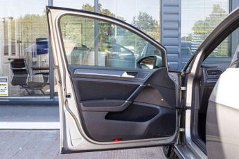VOLKSWAGEN GOLF 1.4 Golf GTE Semi-Auto 5dr
