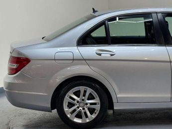 Mercedes-Benz C-CLASS 2.1 C220 Executive SE CDi BlueEfficiency Auto 4dr