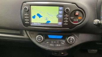Toyota Yaris 1.5 VVT-h Y20 Bi-tone Hatchback 5dr Petrol Hybrid E-CVT Euro 6 (