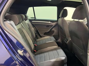 VOLKSWAGEN GOLF 2.0 Golf R-Line TDI Semi-Auto 5dr 2 KEYS + S/HISTORY + NEW MOT +