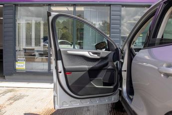 FORD KUGA 1.5 EcoBlue Zetec SUV 5dr Diesel Auto Euro 6 (s/s) (120 ps)