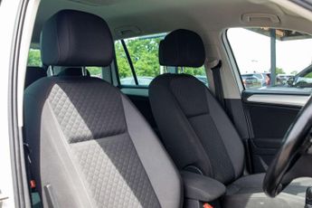 VOLKSWAGEN TIGUAN 2.0 TDI SE Navigation SUV 5dr Diesel DSG Euro 6 (s/s) (150 ps)