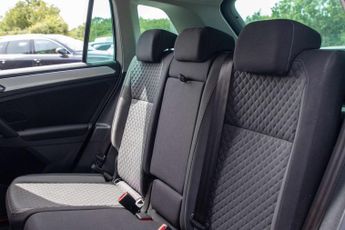 VOLKSWAGEN TIGUAN 2.0 TDI SE Navigation SUV 5dr Diesel DSG Euro 6 (s/s) (150 ps)