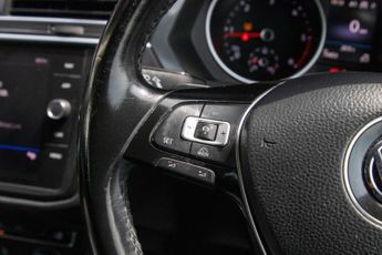 VOLKSWAGEN TIGUAN 2.0 TDI SE Navigation SUV 5dr Diesel DSG Euro 6 (s/s) (150 ps)