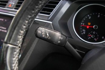 VOLKSWAGEN TIGUAN 2.0 TDI SE Navigation SUV 5dr Diesel DSG Euro 6 (s/s) (150 ps)