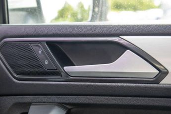 VOLKSWAGEN TIGUAN 2.0 TDI SE Navigation SUV 5dr Diesel DSG Euro 6 (s/s) (150 ps)