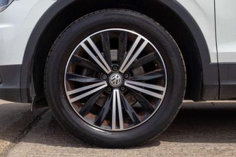 VOLKSWAGEN TIGUAN 2.0 TDI SE Navigation SUV 5dr Diesel DSG Euro 6 (s/s) (150 ps)