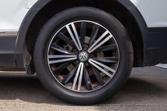 VOLKSWAGEN TIGUAN 2.0 TDI SE Navigation SUV 5dr Diesel DSG Euro 6 (s/s) (150 ps)