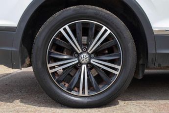 VOLKSWAGEN TIGUAN 2.0 TDI SE Navigation SUV 5dr Diesel DSG Euro 6 (s/s) (150 ps)