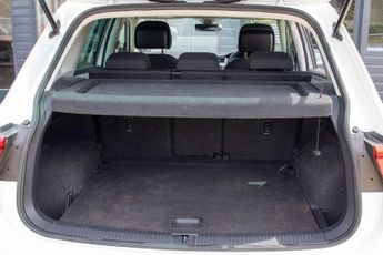 VOLKSWAGEN TIGUAN 2.0 TDI SE Navigation SUV 5dr Diesel DSG Euro 6 (s/s) (150 ps)