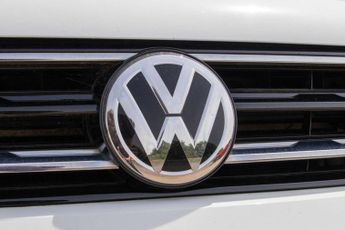 VOLKSWAGEN TIGUAN 2.0 TDI SE Navigation SUV 5dr Diesel DSG Euro 6 (s/s) (150 ps)