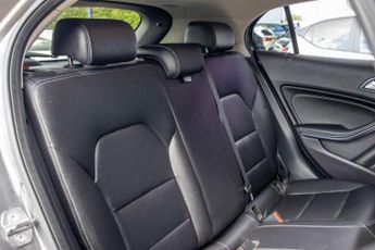 MERCEDES-BENZ GLA 2.1 GLA200d Sport (Executive) SUV 5dr Diesel 7G-DCT Euro 6 (s/s)