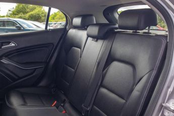 MERCEDES-BENZ GLA 2.1 GLA200d Sport (Executive) SUV 5dr Diesel 7G-DCT Euro 6 (s/s)