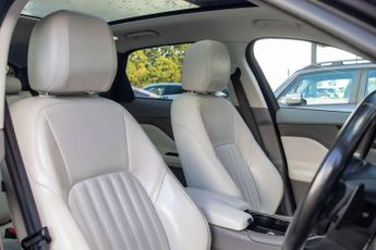 JAGUAR F-PACE 2.0 D180 Portfolio SUV 5dr Diesel Auto AWD Euro 6 (s/s) (180 ps)