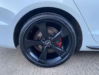 Audi A4 Avant 2.0 TDI 40 Black Edition S Tronic quattro Euro 6 (s/s) 5dr