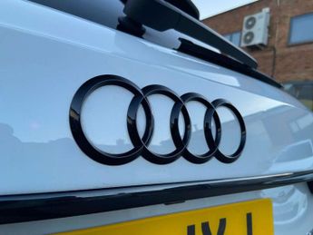 Audi A4 Avant 2.0 TDI 40 Black Edition S Tronic quattro Euro 6 (s/s) 5dr