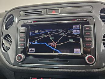 VOLKSWAGEN TIGUAN 2.0 Tiguan R-Line TDI BlueMotion Technology 4Motion Semi-Auto 4W
