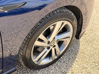 VOLKSWAGEN Golf 2.0 TDI R-Line Hatchback 5dr Diesel DSG Euro 6 (s/s) (150 ps)