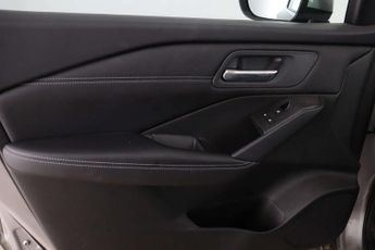 Nissan Qashqai 1.3 DIG-T MHEV Acenta Premium SUV 5dr Petrol Hybrid XTRON Euro 6