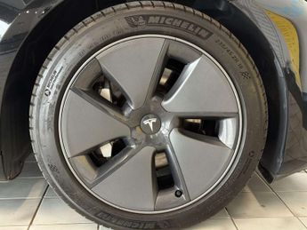 TESLA MODEL 3 Model 3 Long Range AWD 4WD 4dr
