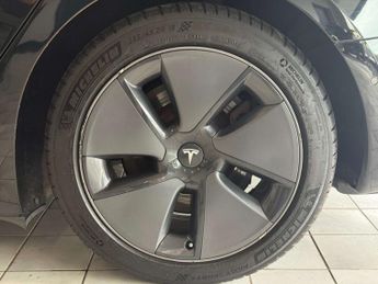 TESLA MODEL 3 Model 3 Long Range AWD 4WD 4dr