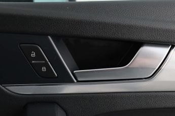 Audi Q5 2.0 TFSIe 50 Sport SUV 5dr Petrol Plug-in Hybrid S Tronic quattr