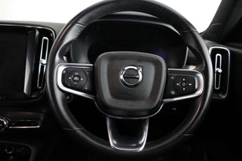 Volvo XC40 2.0 B3 MHEV Plus Dark SUV 5dr Petrol Hybrid DCT Auto Euro 6 (s/s
