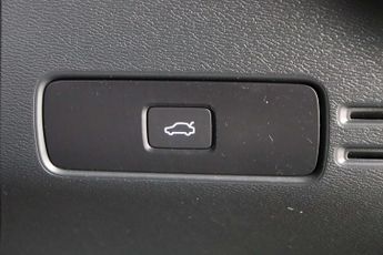 Volvo XC40 2.0 B3 MHEV Plus Dark SUV 5dr Petrol Hybrid DCT Auto Euro 6 (s/s