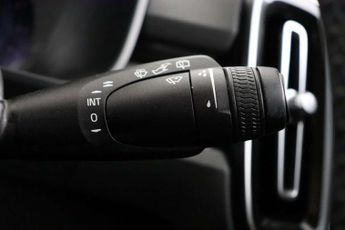 Volvo XC40 2.0 B3 MHEV Plus Dark SUV 5dr Petrol Hybrid DCT Auto Euro 6 (s/s