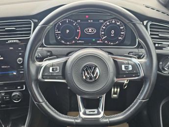 Volkswagen Golf 2.0 Golf R-Line TDI BlueMotion Technology Semi-Auto 5dr