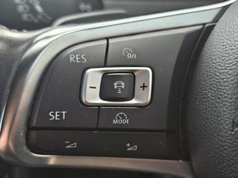 Volkswagen Golf 2.0 Golf R-Line TDI BlueMotion Technology Semi-Auto 5dr