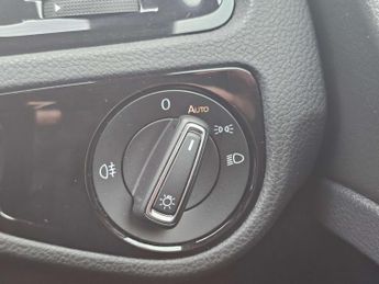 Volkswagen Golf 2.0 Golf R-Line TDI BlueMotion Technology Semi-Auto 5dr