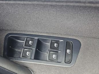 Volkswagen Golf 2.0 Golf R-Line TDI BlueMotion Technology Semi-Auto 5dr
