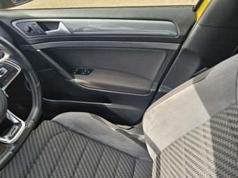 Volkswagen Golf 2.0 Golf R-Line TDI BlueMotion Technology Semi-Auto 5dr