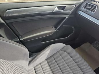 Volkswagen Golf 2.0 Golf R-Line TDI BlueMotion Technology Semi-Auto 5dr