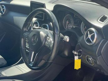 MERCEDES-BENZ A-CLASS 2.1 A200 Sport CDi Automatic 5dr *NATIONAL DELIVERY*
