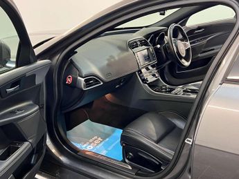 Jaguar XE 2.0 XE R-Sport D AWD Auto 4WD 4dr