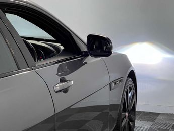 Jaguar XE 2.0 XE R-Sport D AWD Auto 4WD 4dr