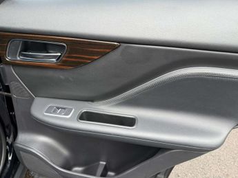 Jaguar F-PACE 2.0 F-PACE Portfolio D Auto 5dr