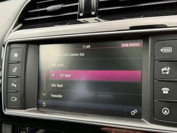 Jaguar F-PACE 2.0 F-PACE Portfolio D Auto 5dr