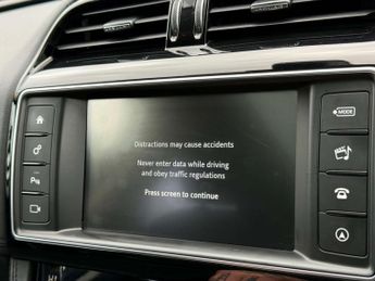 Jaguar F-PACE 2.0 F-PACE Portfolio D Auto 5dr