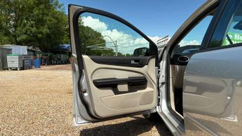 FORD FOCUS 2.0 Focus Ghia 5dr