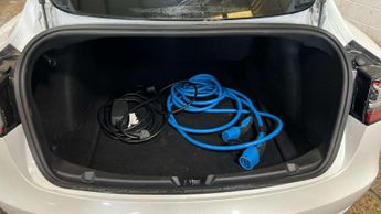 TESLA MODEL 3 Model 3 Standard Range + 4dr