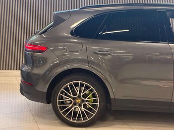 PORSCHE CAYENNE 3.0 Cayenne V6 E-Hybrid Auto 4WD 5dr