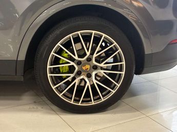 PORSCHE CAYENNE 3.0 Cayenne V6 E-Hybrid Auto 4WD 5dr