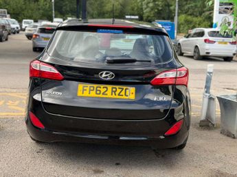Hyundai I30 1.6 CRDi Blue Drive Style Tourer 5dr Diesel Manual Euro 5 (s/s) 