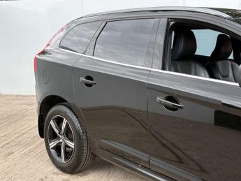 VOLVO XC60 2.4 XC60 R-Design Luxury Nav D4 AWD Auto 4WD 5dr