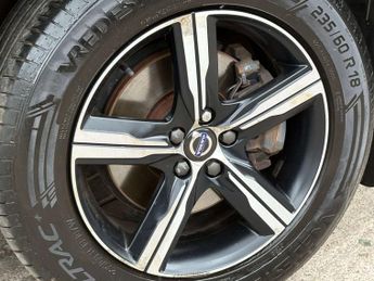 VOLVO XC60 2.4 XC60 R-Design Luxury Nav D4 AWD Auto 4WD 5dr